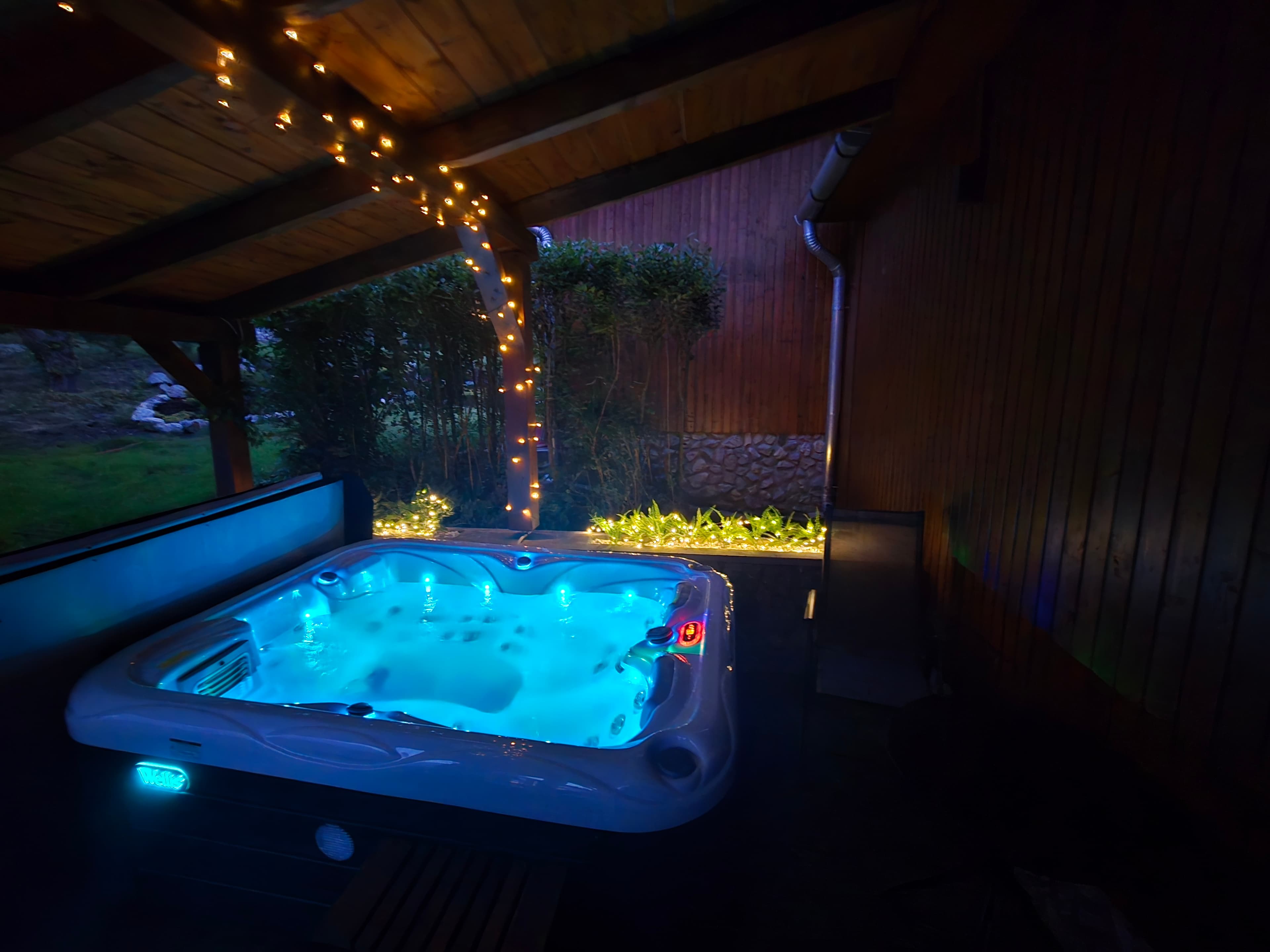 Jakuzzi kivilágítva