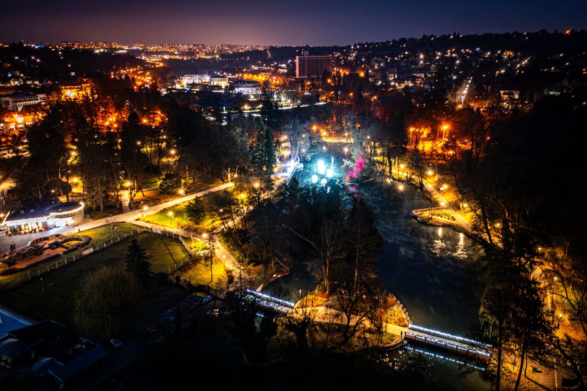 Csónakázó tó adventi világítással